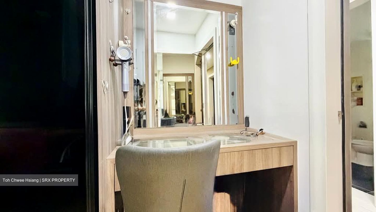 The Esparis (D18), Condominium #584396611
